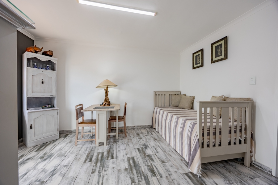 6 Bedroom Property for Sale in Flamingo Vlei Western Cape